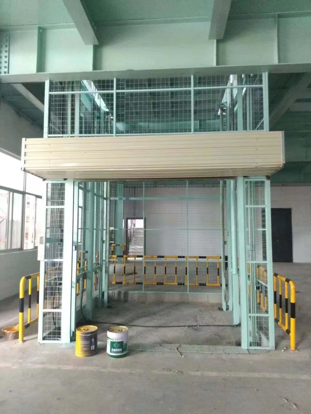 卷帘门式升降货梯